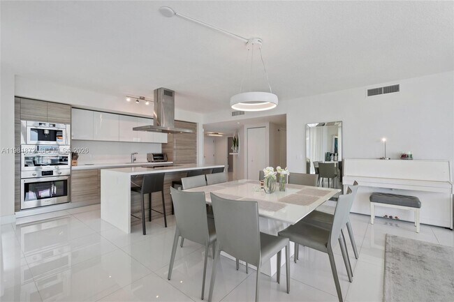 Building Photo - 300 Sunny Isles Blvd