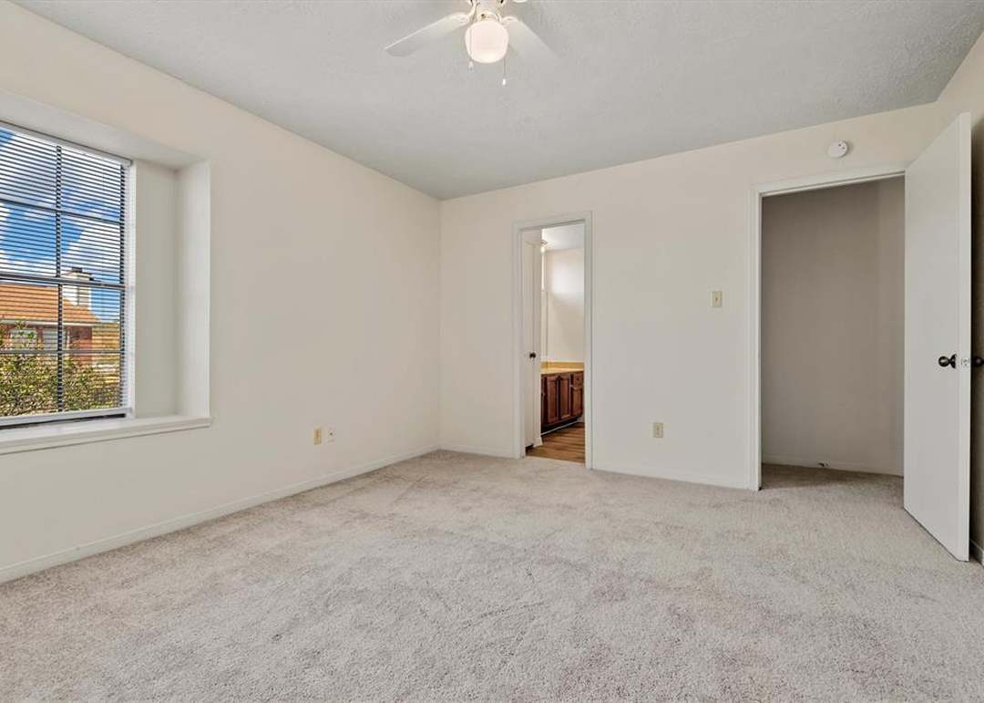 Building Photo - 10035 Emerald Creek Dr