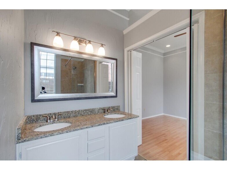 Building Photo - 546 Raintree Cir