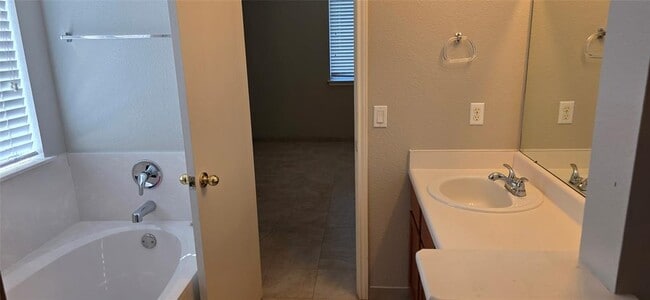 Building Photo - 1304 Anna Palm Way