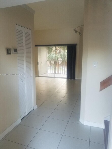 Building Photo - 9251 SW 138th Pl
