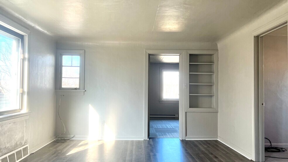 Dining Rm looking to Living Rm - 420 Taylor St