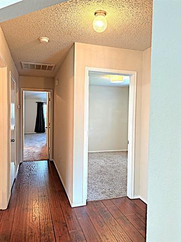Building Photo - 9805 Nixon Dr