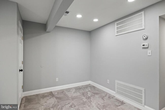 Building Photo - 26 Knoll Dr