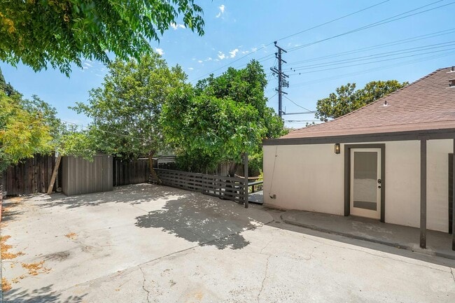 Building Photo - 3501 N Figueroa St