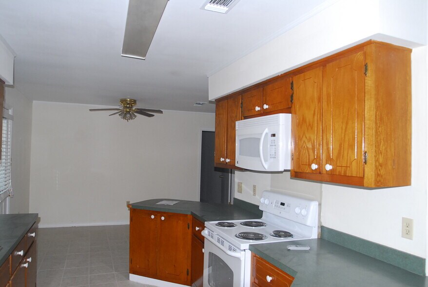 Building Photo - 104 Big Sky Dr