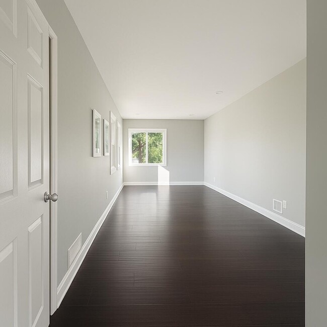 Building Photo - 1473 E Harry Ave