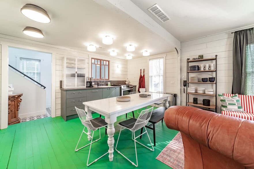 Building Photo - 108 Featherbone Ave