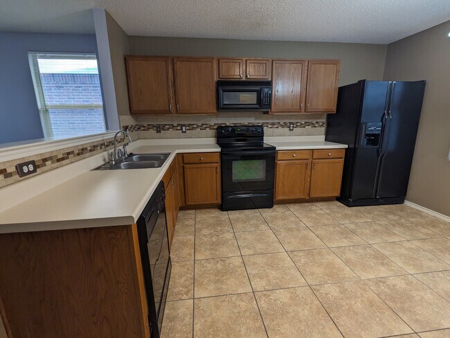 Building Photo - 16424 Red River Ln