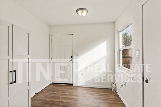 Building Photo - 2017 Buckeye Dr