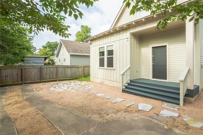 Building Photo - 1165 Poquito St