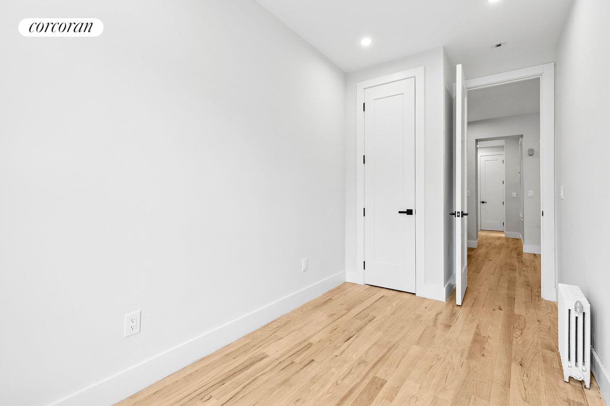 Building Photo - 206 W 96th St