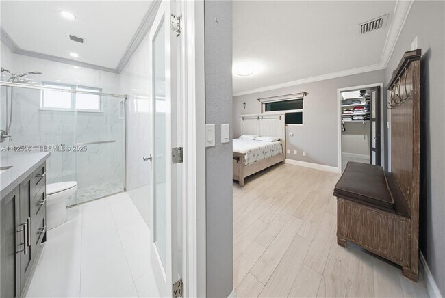 Building Photo - 300 NE 175th St