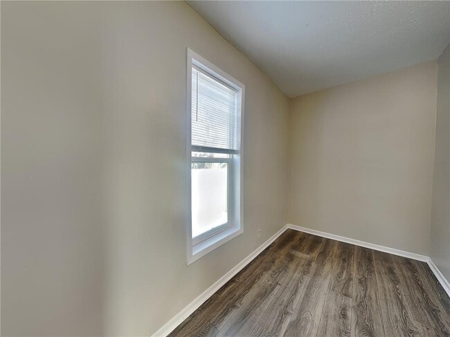 Building Photo - 1115 19th Ave NE