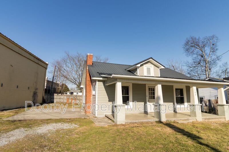 Building Photo - 103 Farris St NE