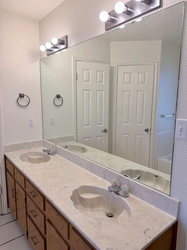 Building Photo - 4307 Derik Dr