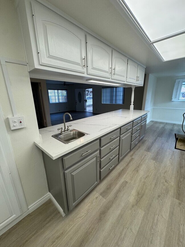 Building Photo - 5 Bedroom, 3.5 Bath, Beautiful 1,856 SQ FT...