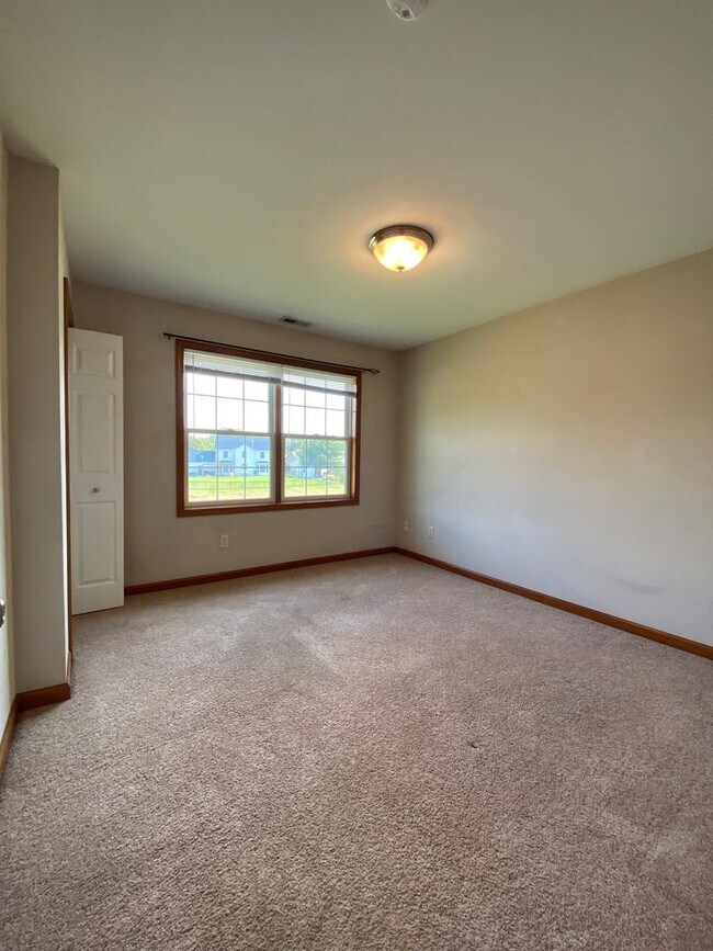 Building Photo - 146 Tulip Blvd