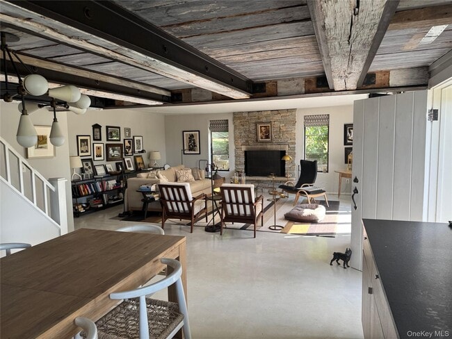 Building Photo - 314 Schoolhouse Rd