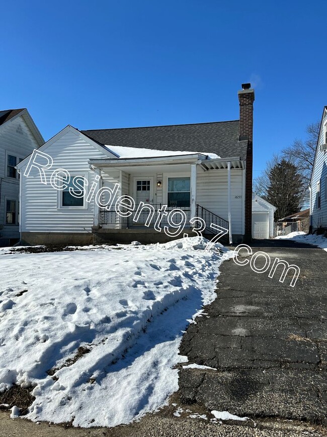 Primary Photo - Updated 3 Bed 1 bath Home