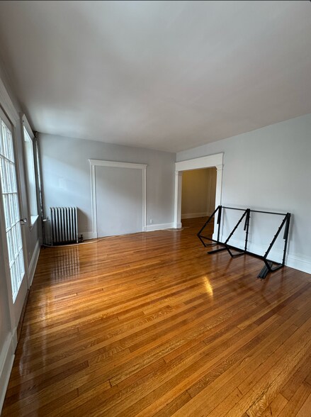 Building Photo - 104 Strathmore Rd