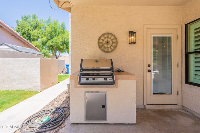 Building Photo - 1449 W Antiqua Dr