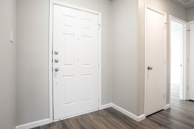 Building Photo - 10500 Aransas Dr