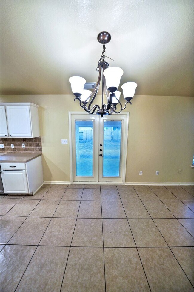 Building Photo - Beautiful Rental now available in Thistle ...