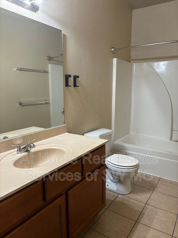 Building Photo - 616 S Rilynn