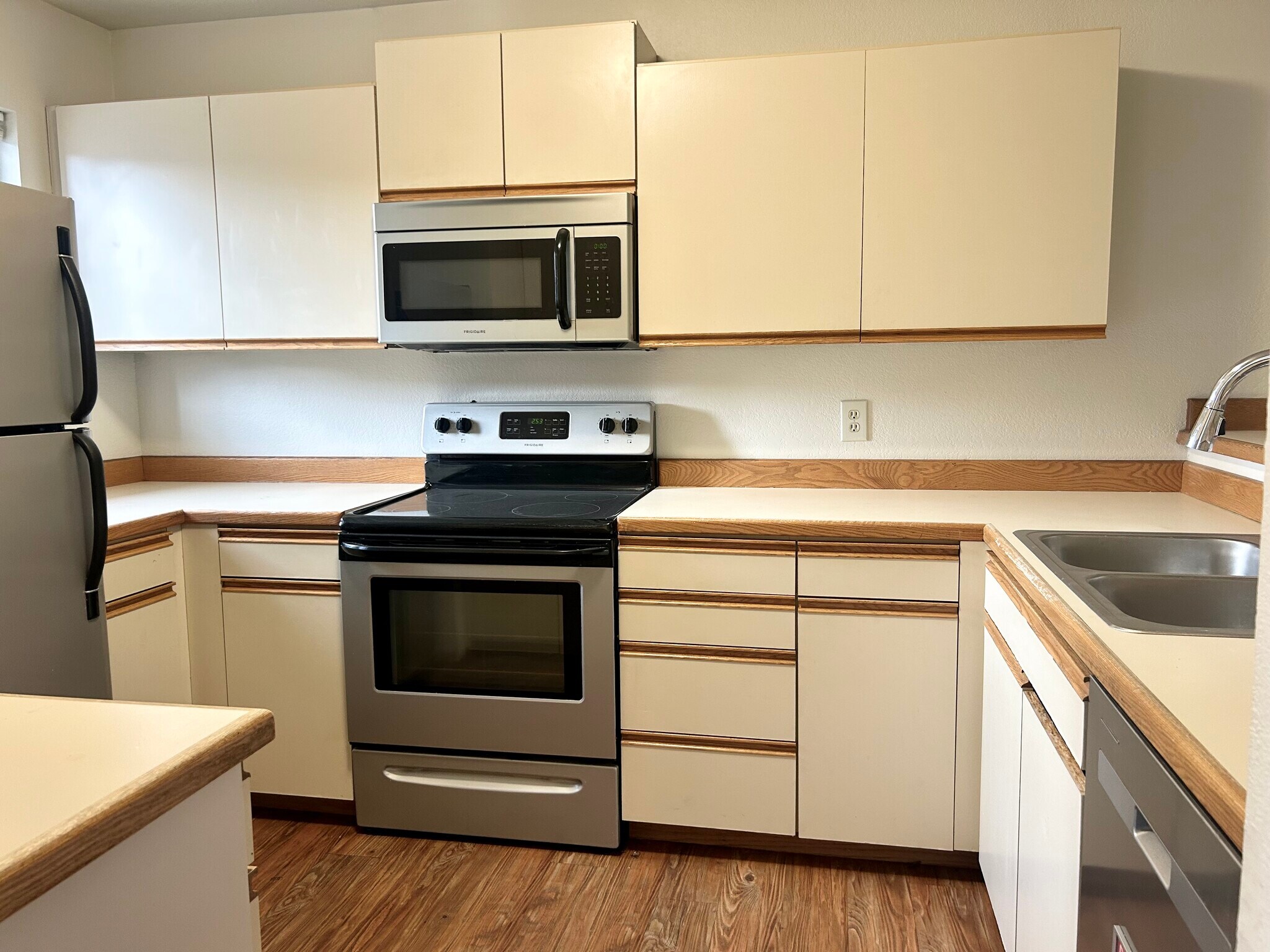 Kitchen - 3420 Granger Ave S