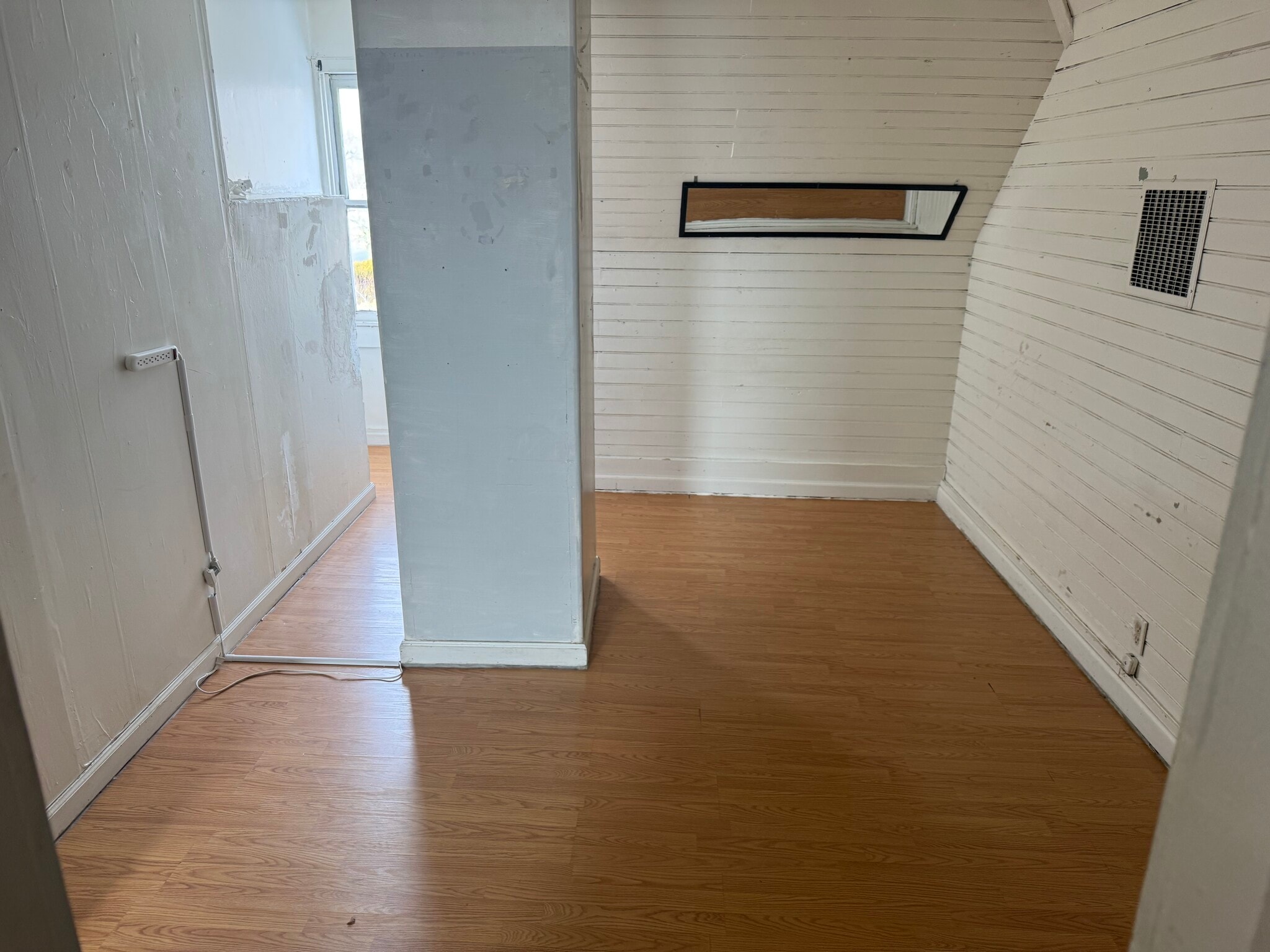 Building Photo - 907 Rood Ave