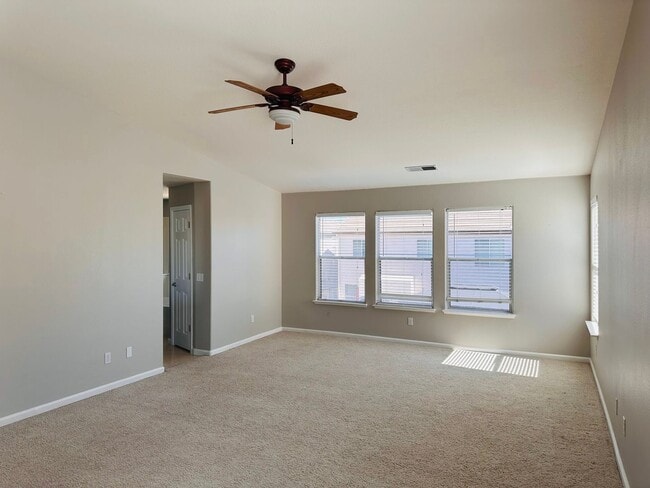 Building Photo - Full Bedroom and Bathroom Downstairs