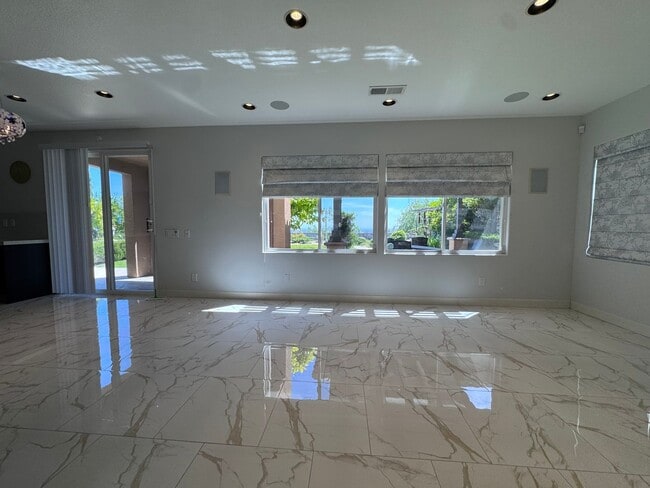 Building Photo - Stunning Home with Panoramic Views in Port...