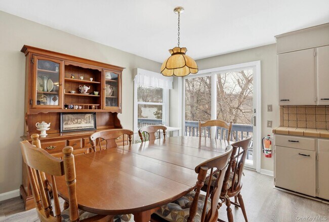 Building Photo - 110 Gleneida Ave