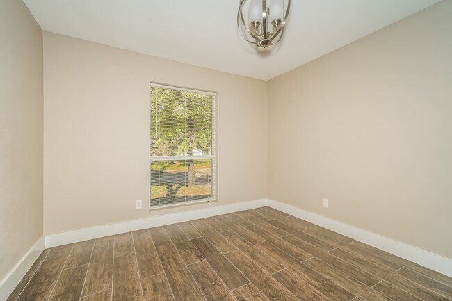 Building Photo - 10074 Woodhollow Dr