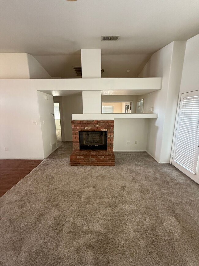 Building Photo - Single-Story 3 Bed, 2 Bath Home with Firep...