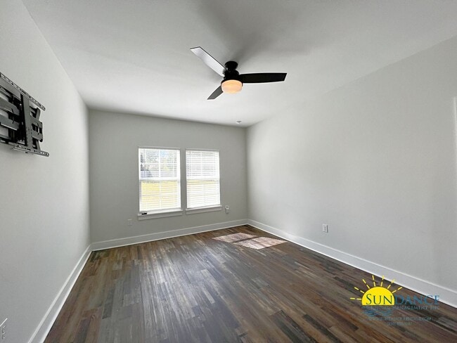 Building Photo - Stunning 3 Bedroom Home in North Crestview!