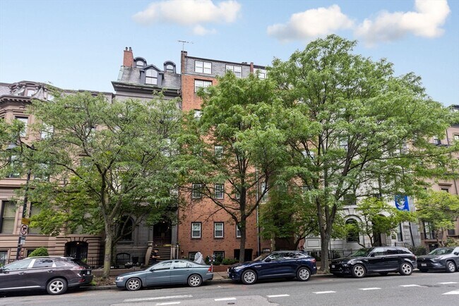 Building Photo - 122 Beacon St