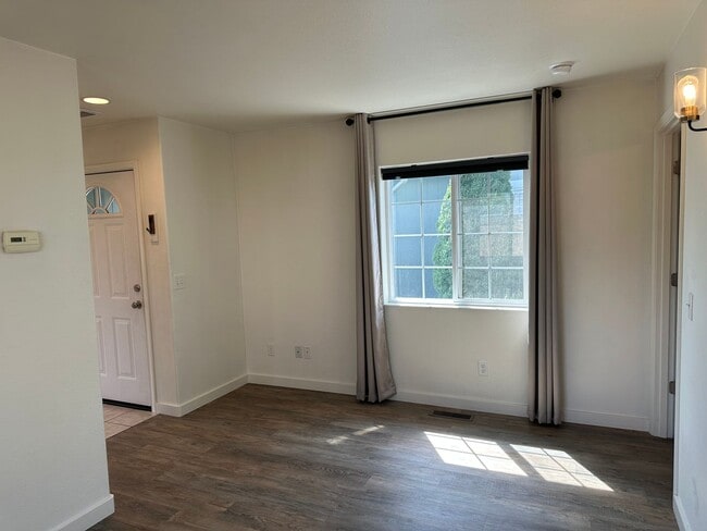 Building Photo - Charming 1 bedroom 1 bath house in Springfield!