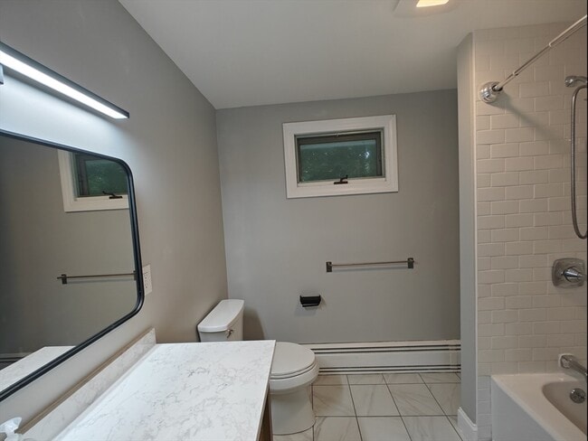 Building Photo - 548 Worcester St