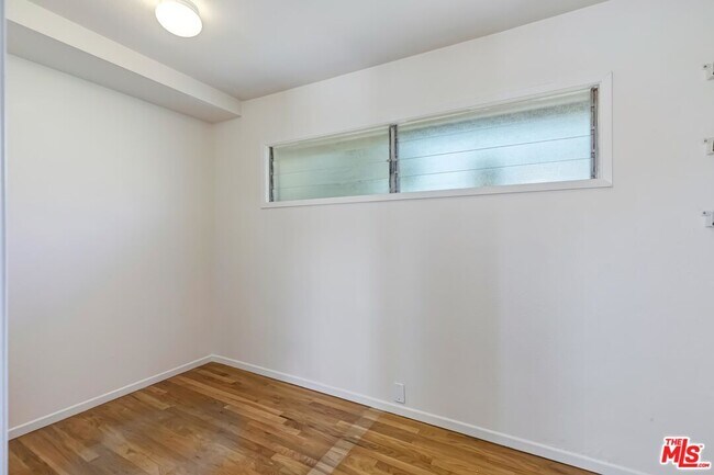 Building Photo - 921 24th St