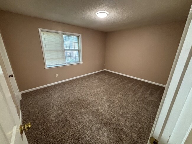 Building Photo - 4781 Townhouse Way