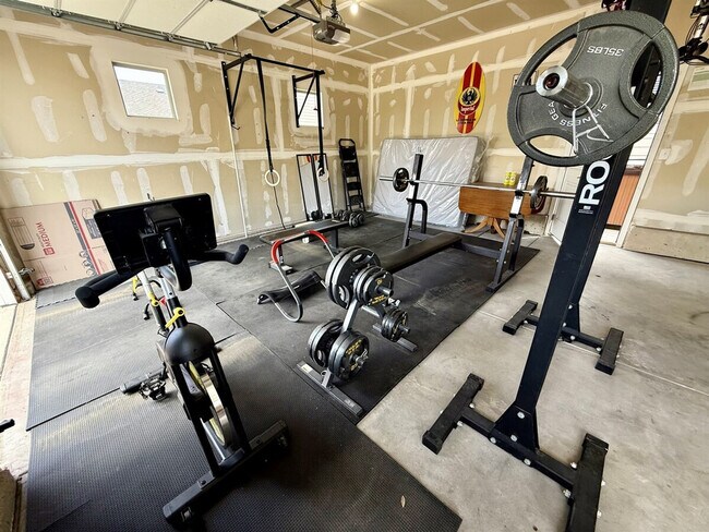 Building Photo - 15557 W 95th Ave