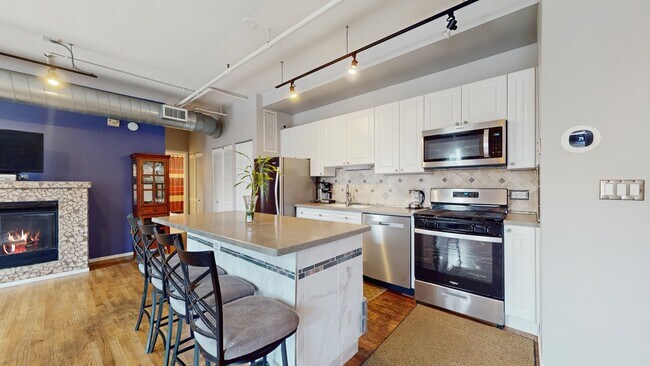 Building Photo - 420 S Clinton St