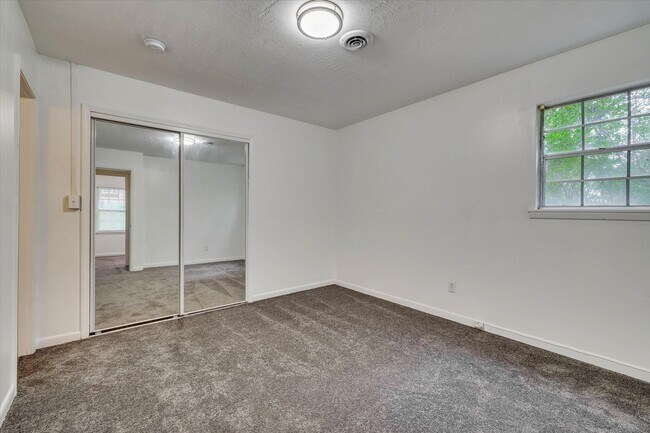 Building Photo - 2307 Hardwick Rd