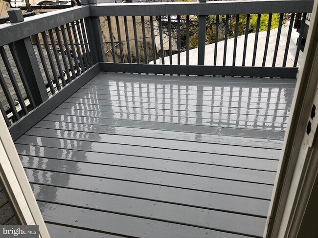 Building Photo - 1929 Gough St