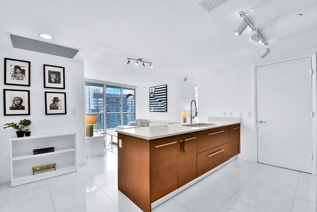 Building Photo - 475 Brickell Ave