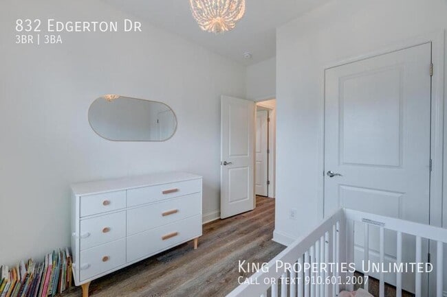 Building Photo - 832 Edgerton Dr