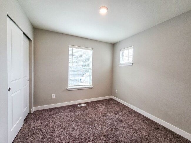 Building Photo - Newly Built Townhome 4bd 2.5ba