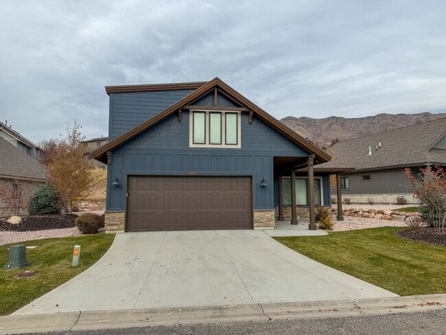 Building Photo - 5979 E Big Horn Pkwy